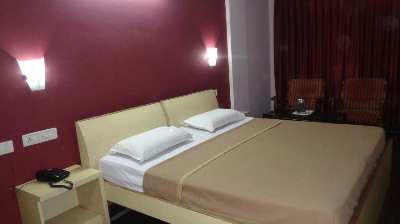 Hotel Ganesh Palace Mysore Exteriör bild