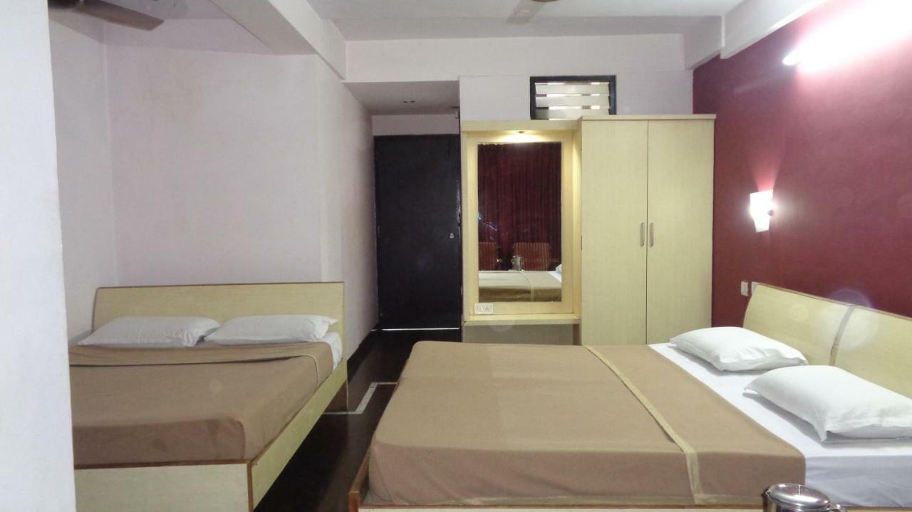 Hotel Ganesh Palace Mysore Exteriör bild
